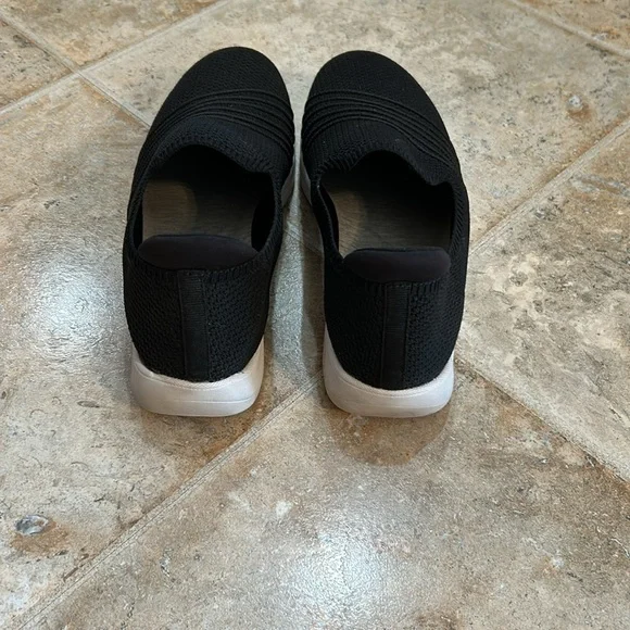 CLARKS SLIP-ON SNEAKERS - Picture 6 of 9